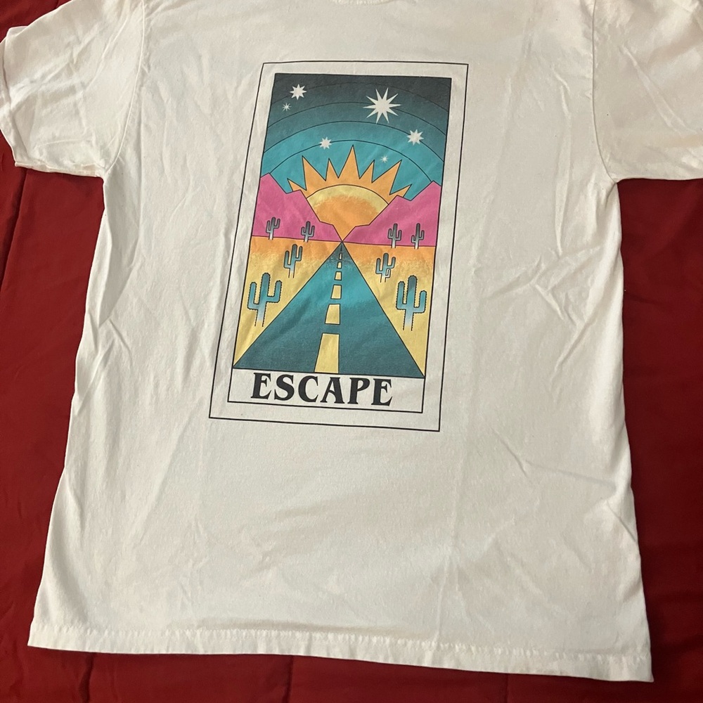 White T-shirt with Escape desert design size Small